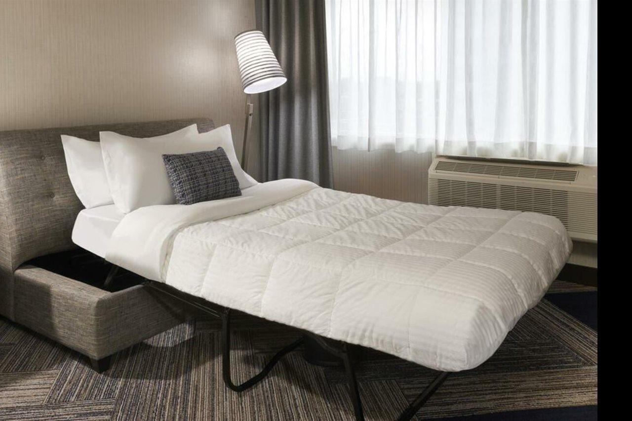 Four Points By Sheraton Windsor Downtown Esterno foto