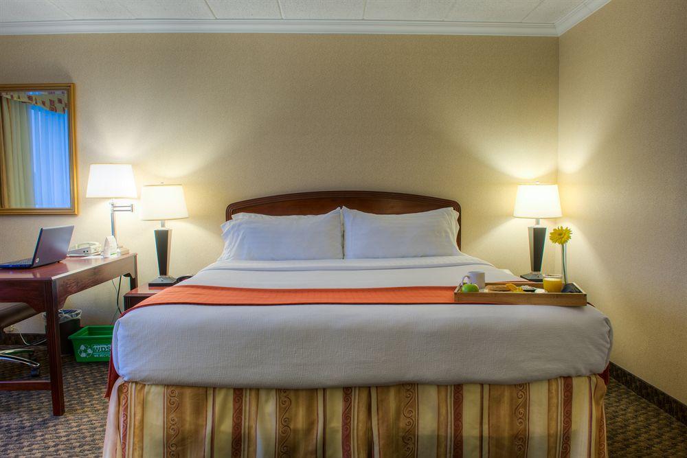Four Points By Sheraton Windsor Downtown Esterno foto